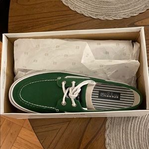 Size 11.5 bahama 2-eye varsity green boat shoes